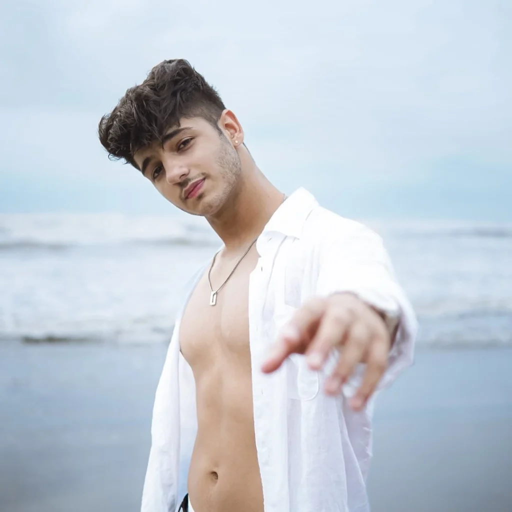 Tarun-Kinra-Biography