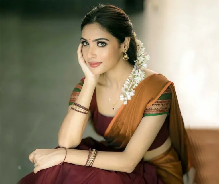 Tarini-Kalingarayar-Age-Family-Boyfriend-Wiki-Biography
