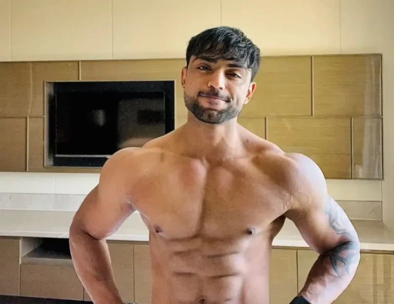 Harshit-Arora-biography-Indian-Model-and-Entrepreneur-2-1024x790