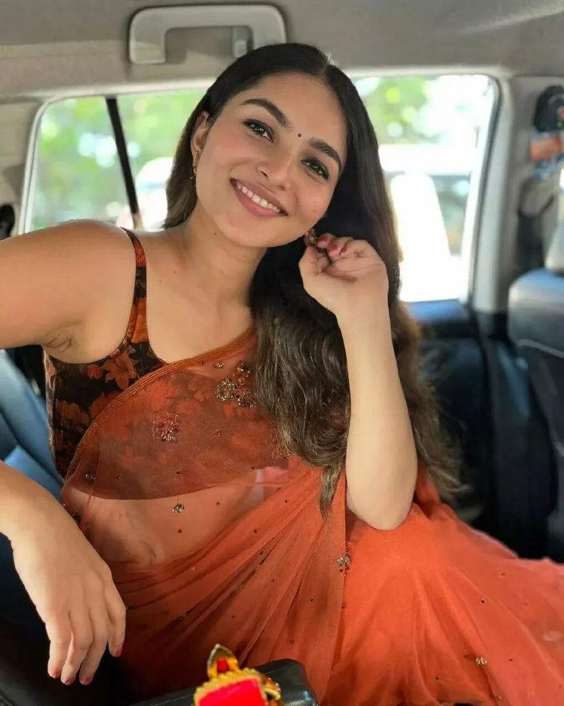 Kayadu-Lohar-Biography-819x1024